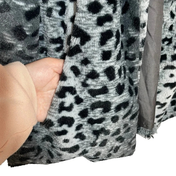 VINTAGE Betsey Johnson Faux Fur Sleeveless Vest in Grey/Black Size L - Picture 8 of 8